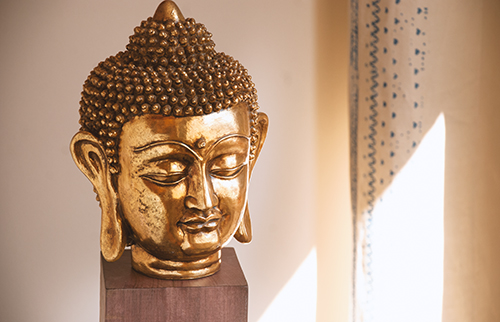 sous le regard appaisant de bouddha